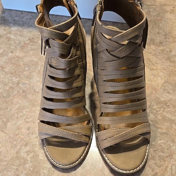 Marc Fisher Tan Heeled Booties with Chunky Heel - Picture 3 of 4